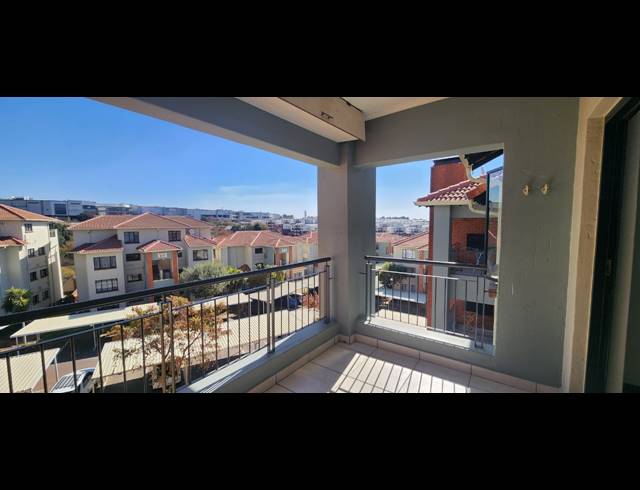 2 BEDROOM APARTMENT FOR SALE IN GREENSTONE HILL